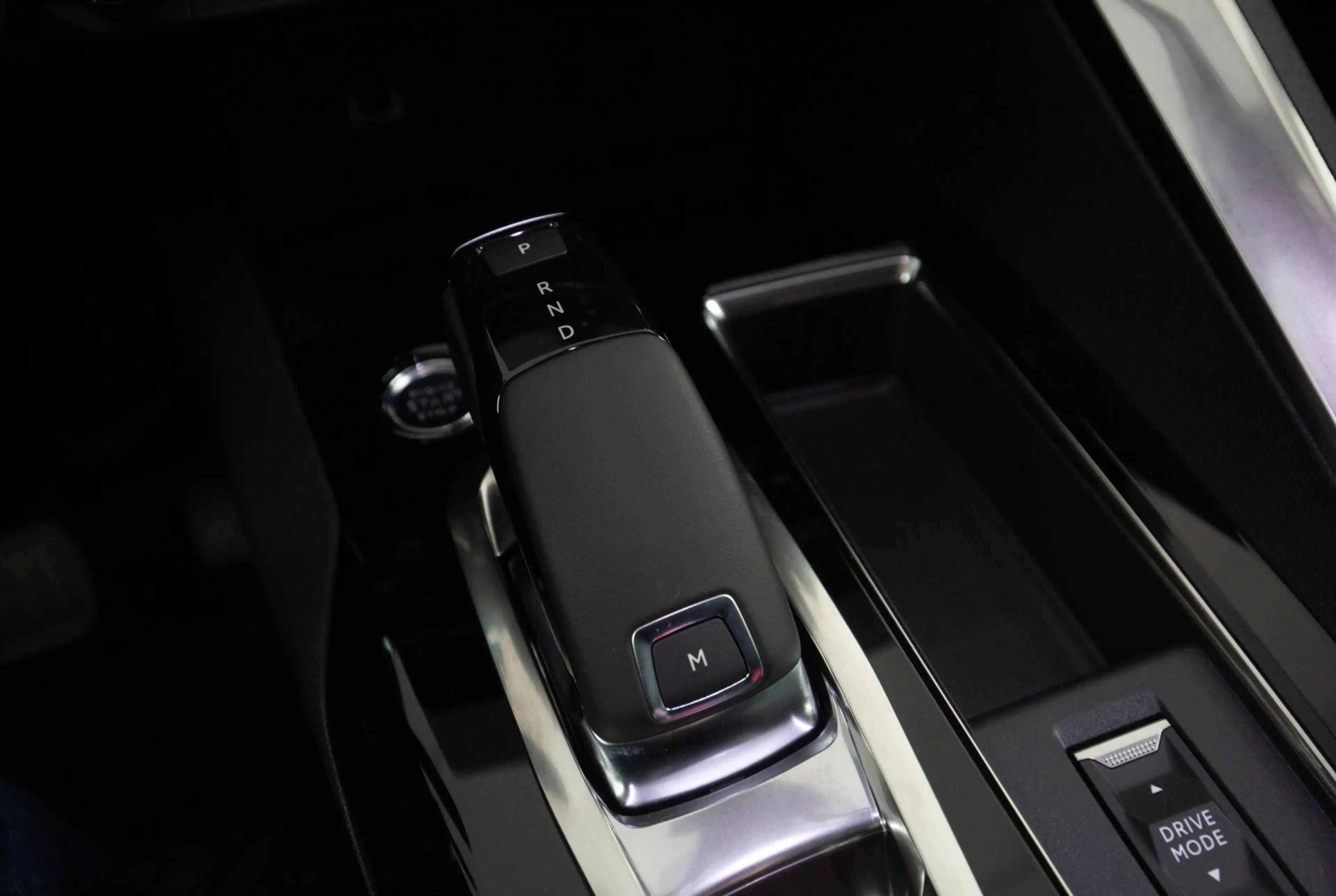Peugeot 5008 Allure Pack BlueHDi 130 EAT8 — photo 11