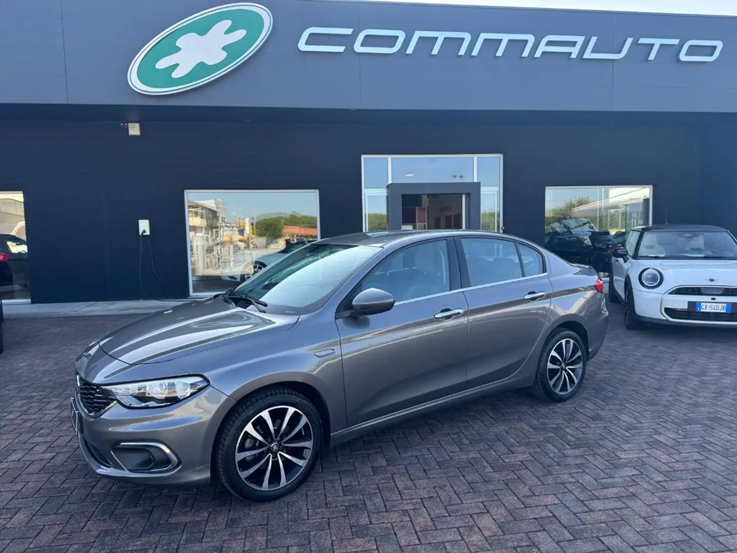 Fiat Tipo 1.6 Mjt 4 porte Lounge Gris - 1