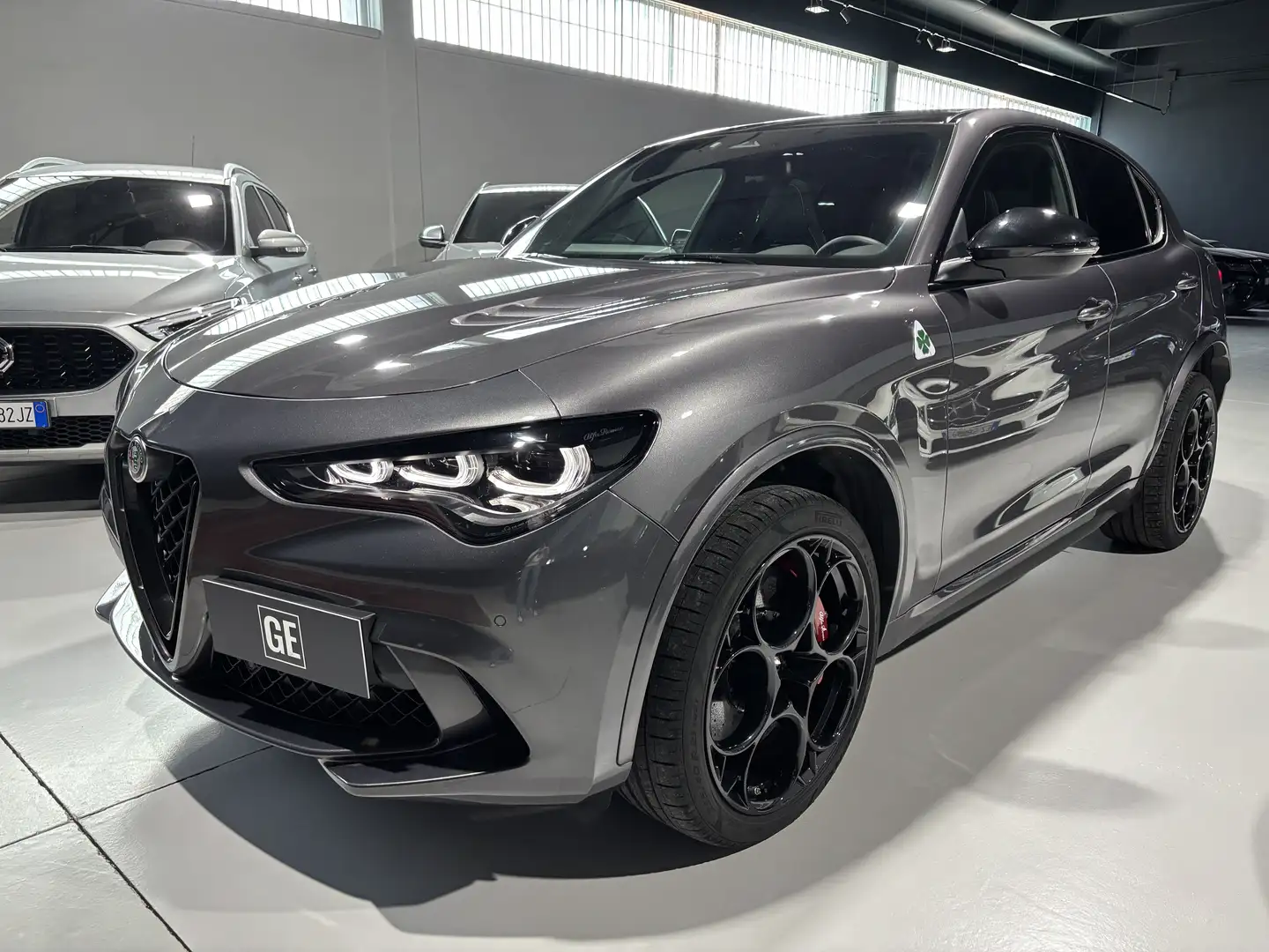 Alfa Romeo Stelvio 2.9 V6 Quadrifoglio Q4 520cv - AKRA, CARBO, SPARCO Gris - 1