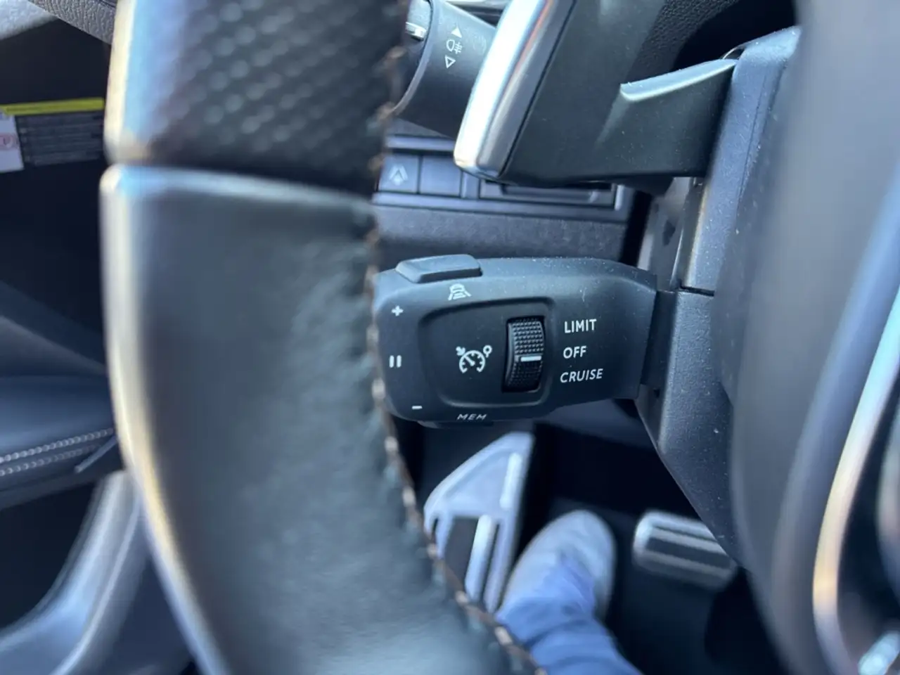 Peugeot 5008 GT 96kW AT 7-Sitzer Sitzhzg. Navi Digitales Cockpi 20