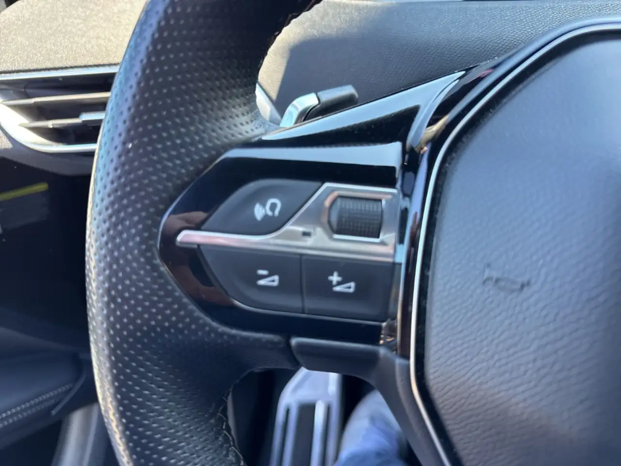 Peugeot 5008 GT 96kW AT 7-Sitzer Sitzhzg. Navi Digitales Cockpi 21
