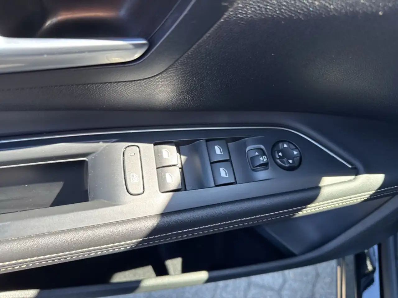 Peugeot 5008 GT 96kW AT 7-Sitzer Sitzhzg. Navi Digitales Cockpi 18