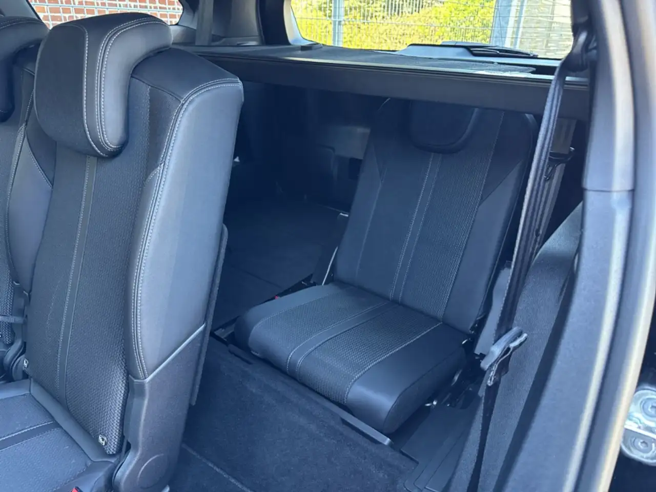 Peugeot 5008 GT 96kW AT 7-Sitzer Sitzhzg. Navi Digitales Cockpi 31
