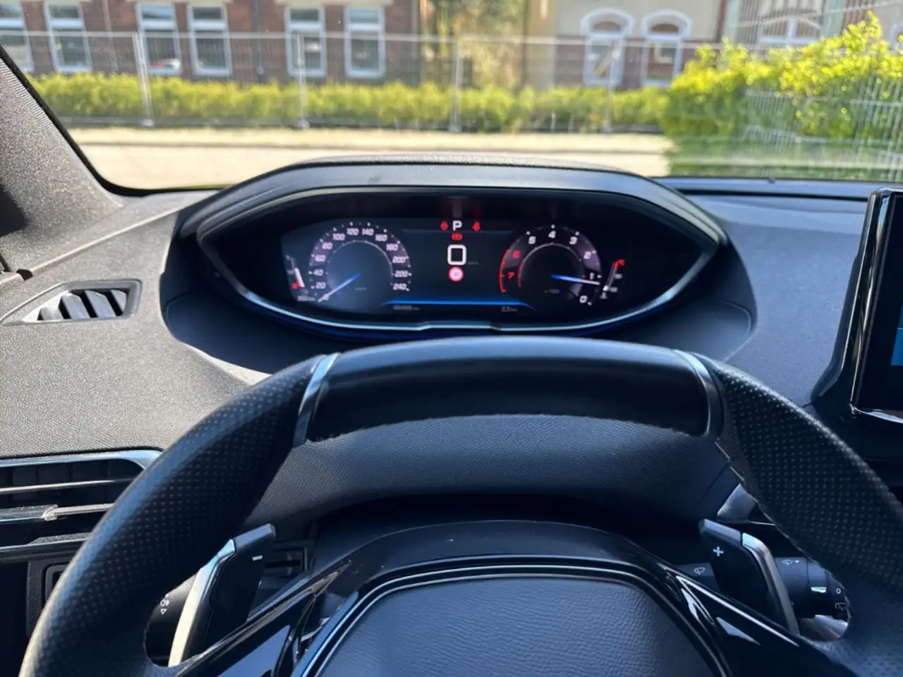 Peugeot 5008 GT 96kW AT 7-Sitzer Sitzhzg. Navi Digitales Cockpi 12