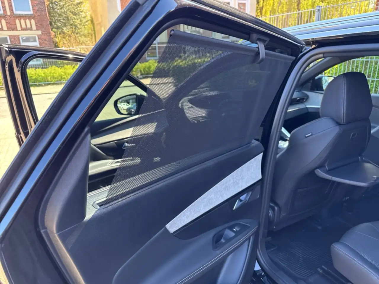 Peugeot 5008 GT 96kW AT 7-Sitzer Sitzhzg. Navi Digitales Cockpi 30