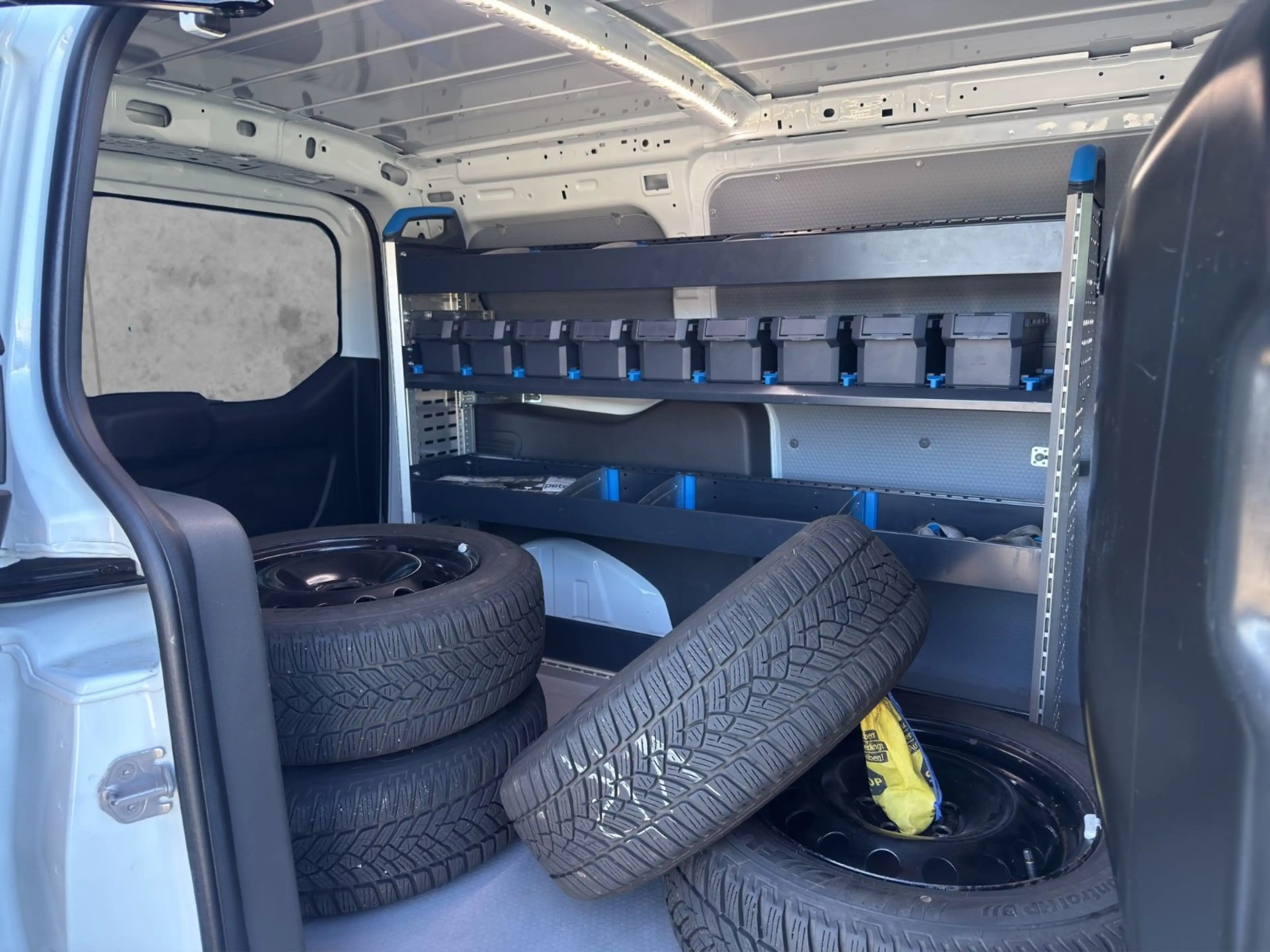 Ford Transit Connect Kasten 240 L2 SORTIMO AHK DAB — photo 12