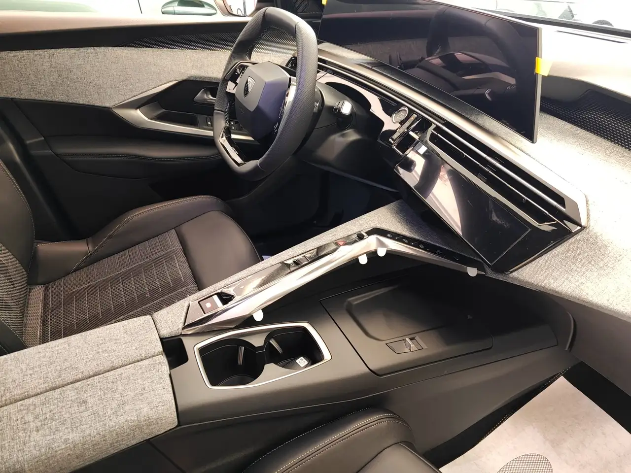 Peugeot 5008 2026 — фото 12