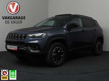 4xe 240 Plug-in Hybrid Electric Trailhawk | ACC |