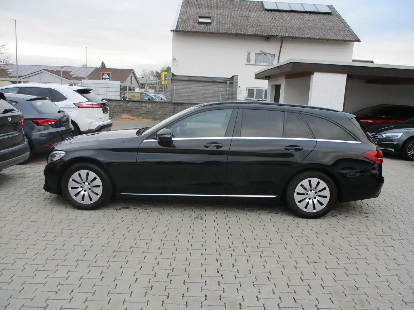 Mercedes-Benz C 200 d T NAVI KAMERA SITZHE LED TEMPO PDC Schwarz - 1