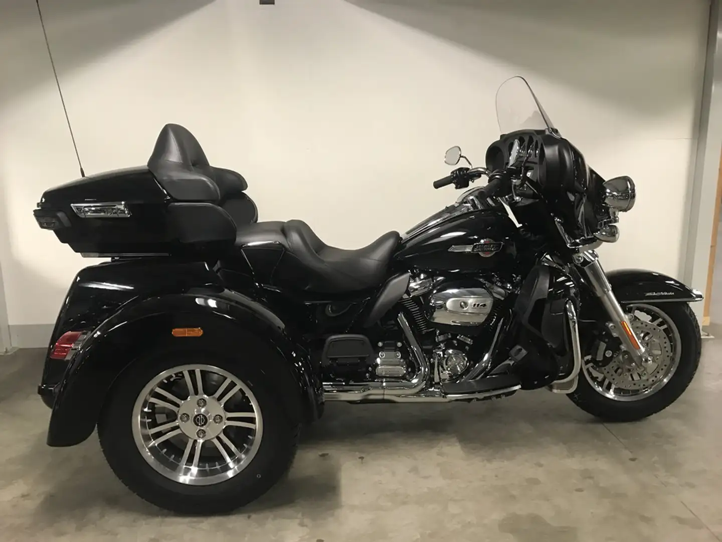 Harley-Davidson Trike HARLEY-DAVIDSON TOURING FLHTCUTG TRI GLIDE Nero - 1