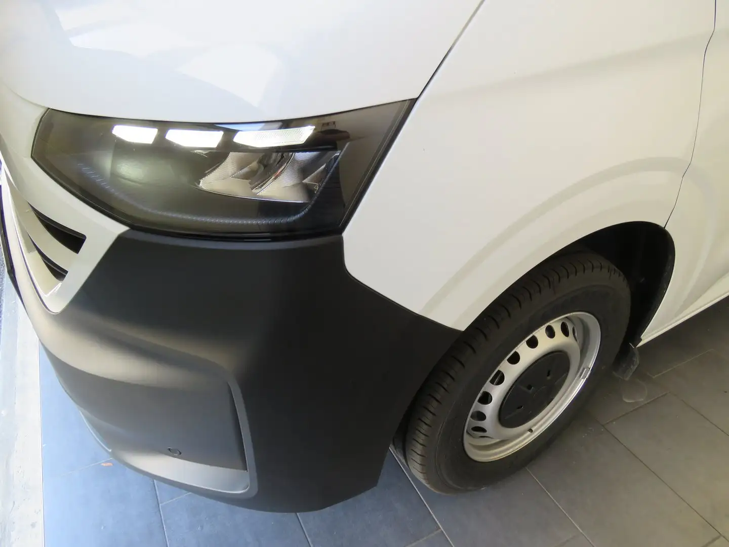 Volkswagen T7 Transporter VW e-Transporter T7 Kastenwagen 160 kW Weiß - 2