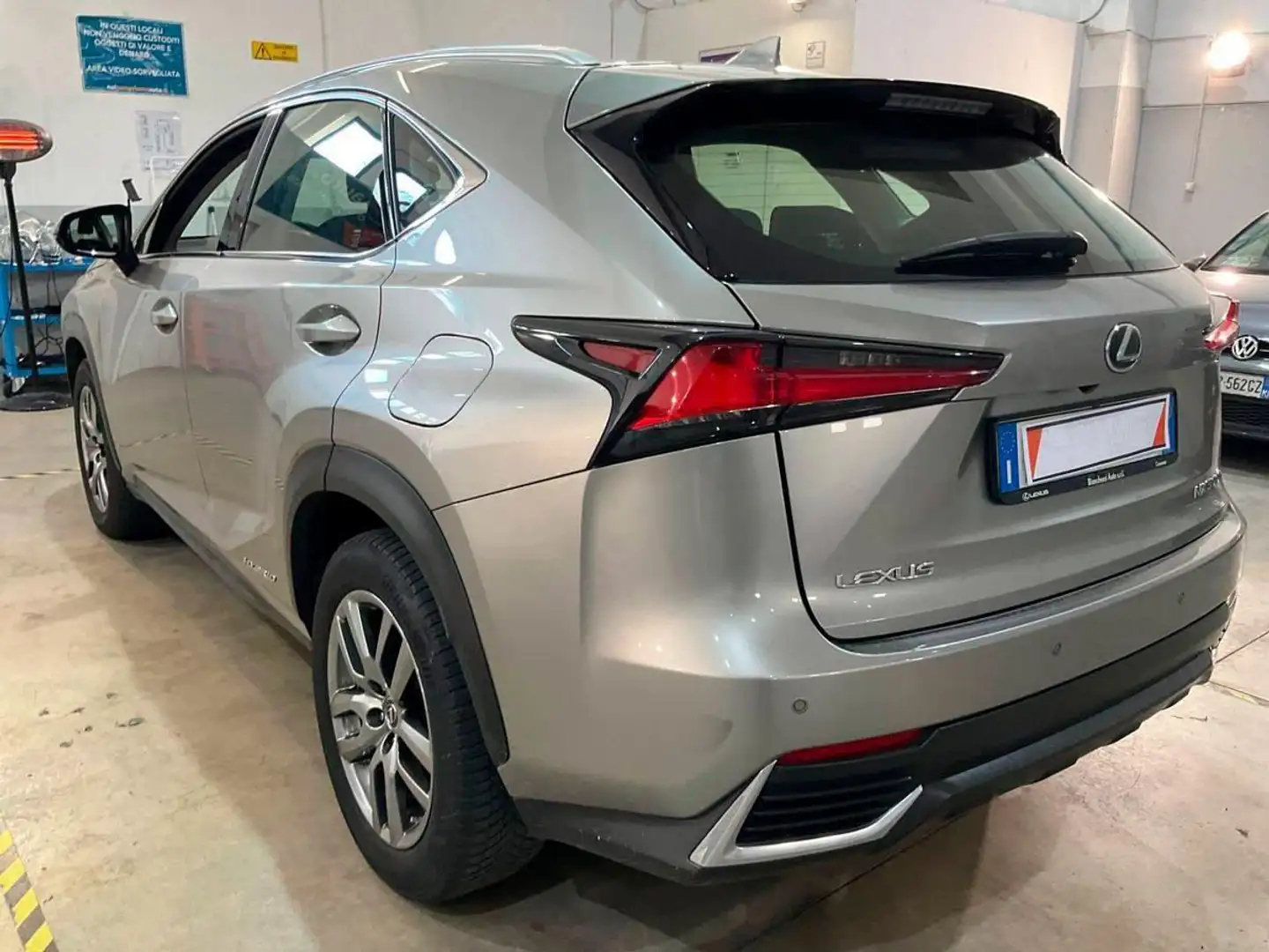 Lexus NX 300 NX I 300h 2.5 Business 4wd cvt IN ARRIVO Szary - 2