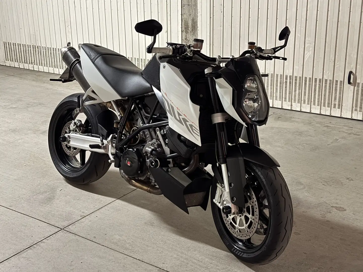 KTM 990 Super Duke Bicilindrico LC8 Bianco - 2
