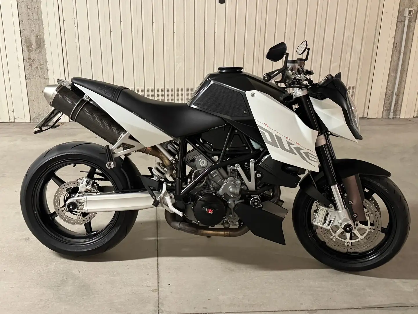 KTM 990 Super Duke Bicilindrico LC8 Bianco - 1