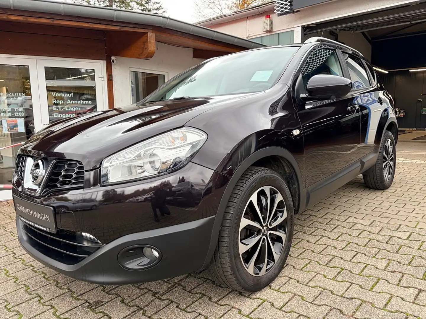 Nissan Qashqai 1.6 dCi I-Way 4x2 Panorama D. Navi AHK Around View Violett - 1