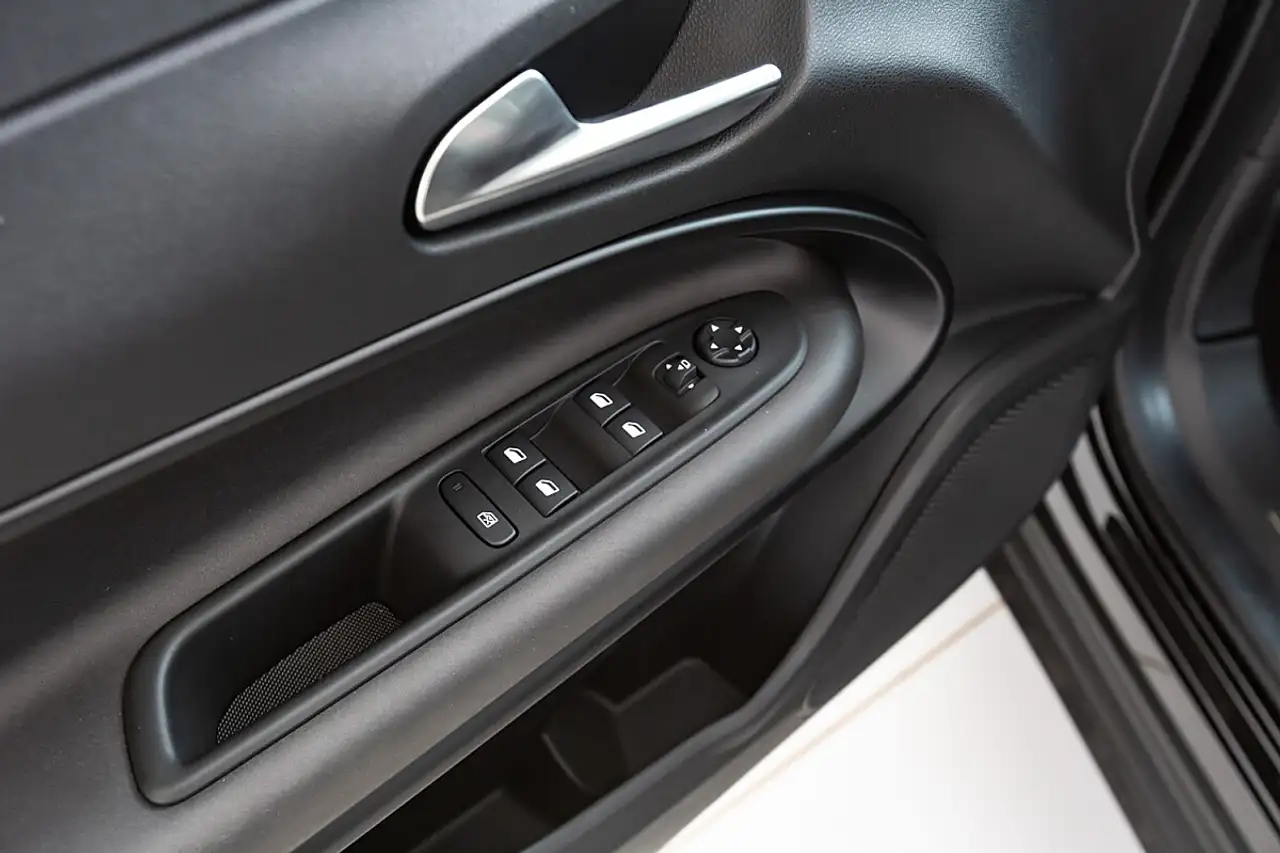 Alfa Romeo Junior 2025 — фото 10