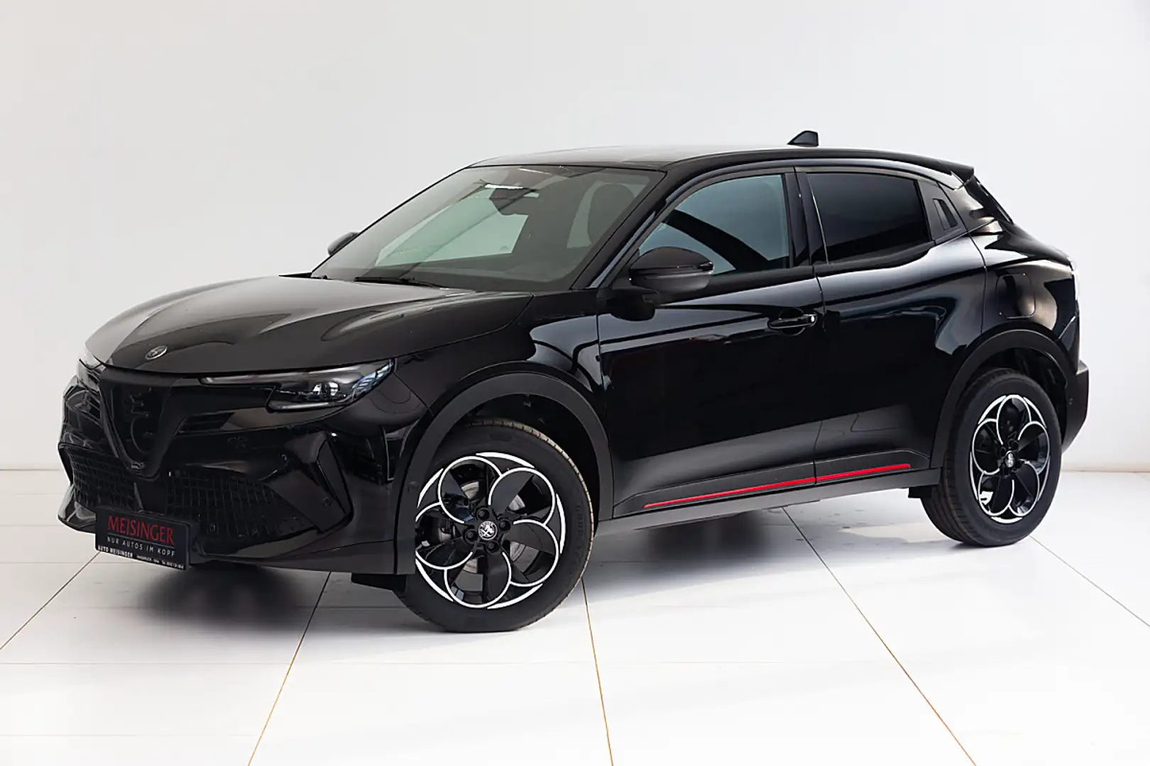 Alfa Romeo Junior Ibrida Speciale 1.2 MHEV e-DCT6 Schwarz - 1