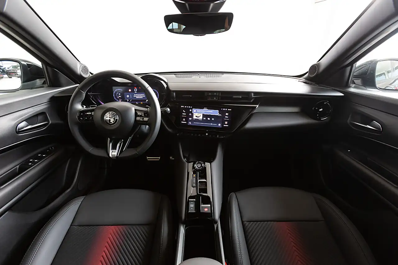 Alfa Romeo Junior 2025
