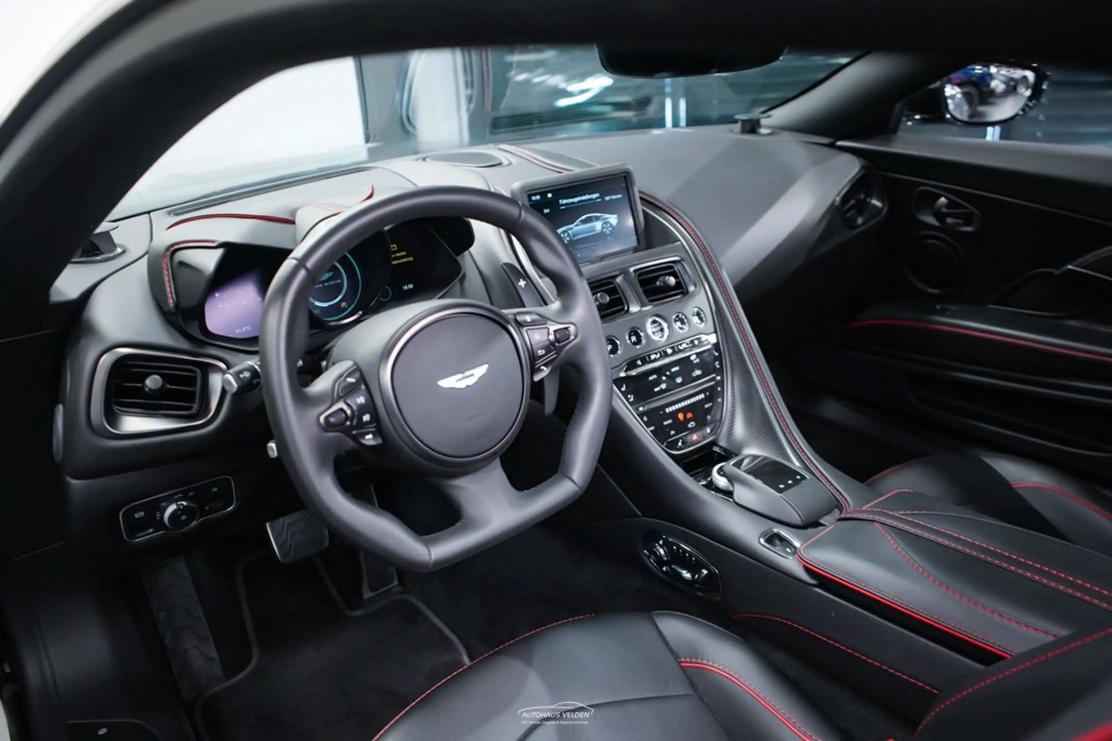 Aston Martin DBS Superleggera Coupe — photo 5