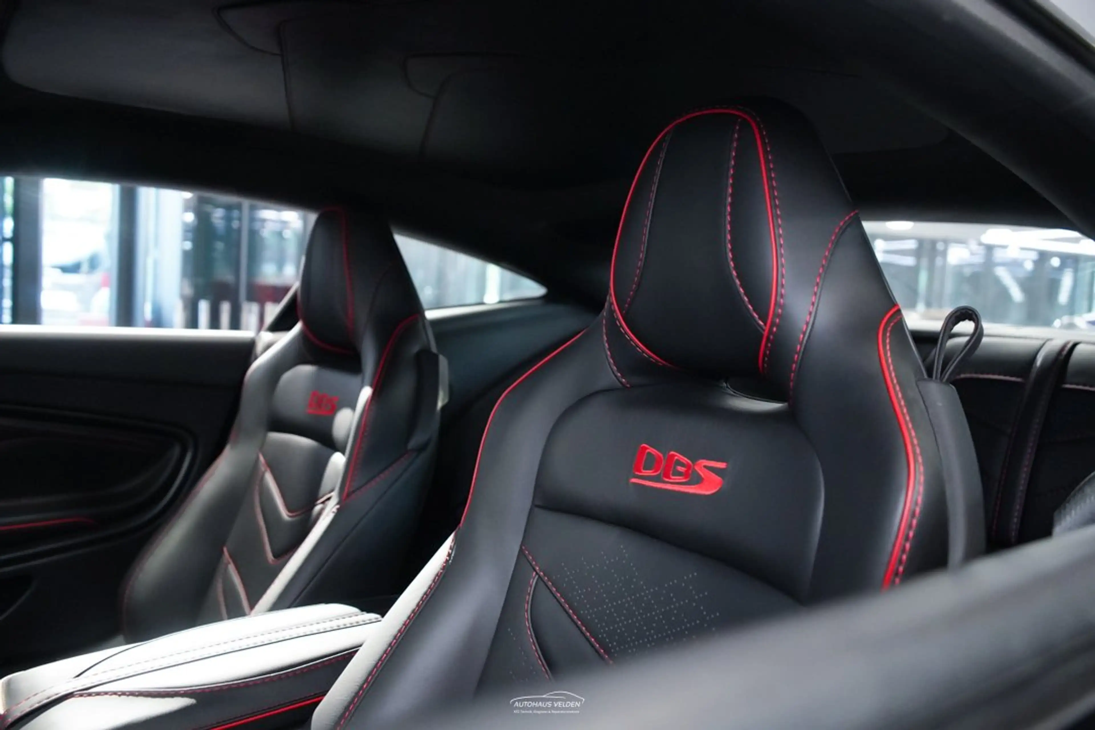 Aston Martin DBS Superleggera Coupe — photo 9