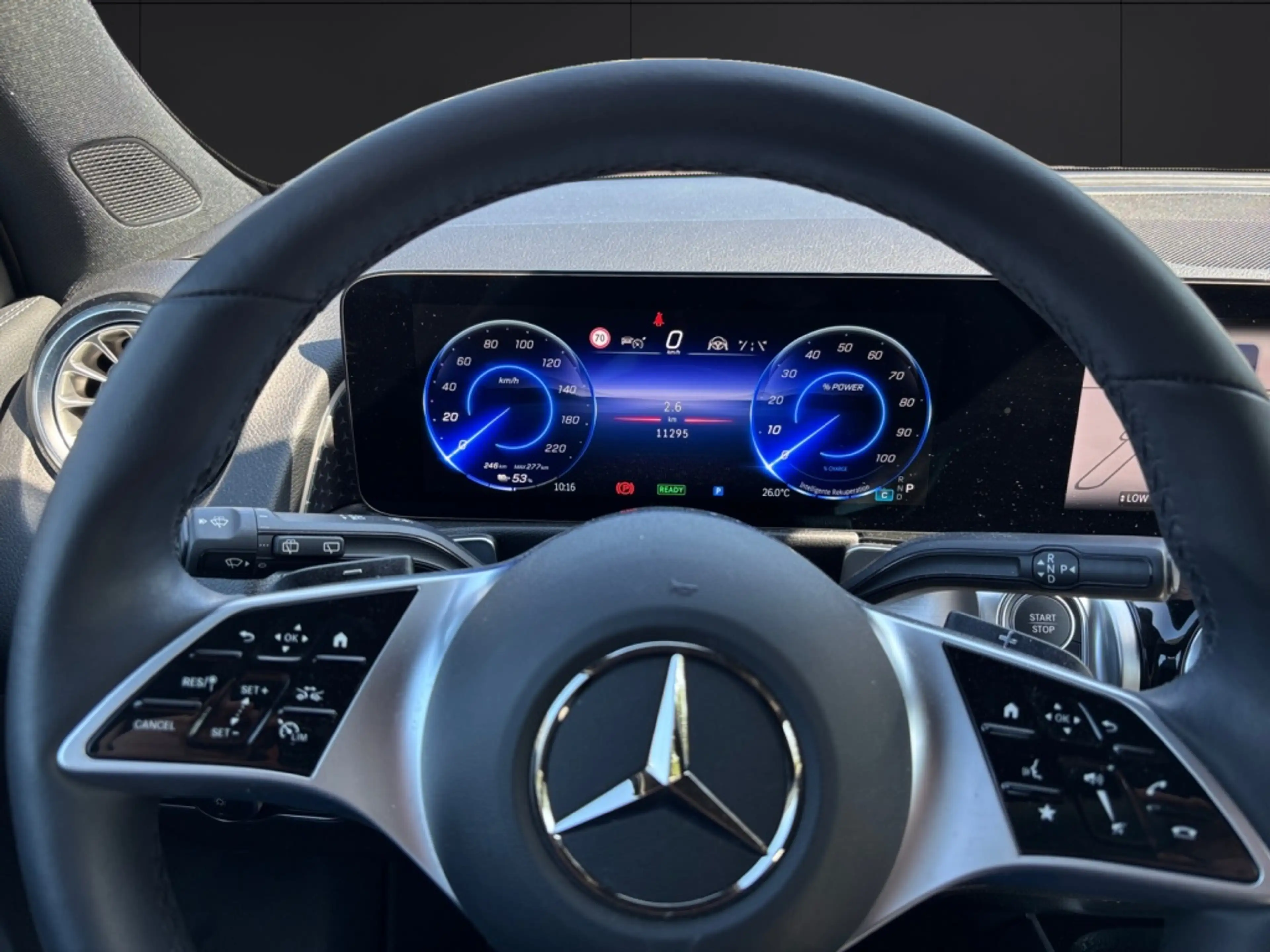 Mercedes-Benz EQB 250 + Progressive*Fahrassistenzpaket — photo 8
