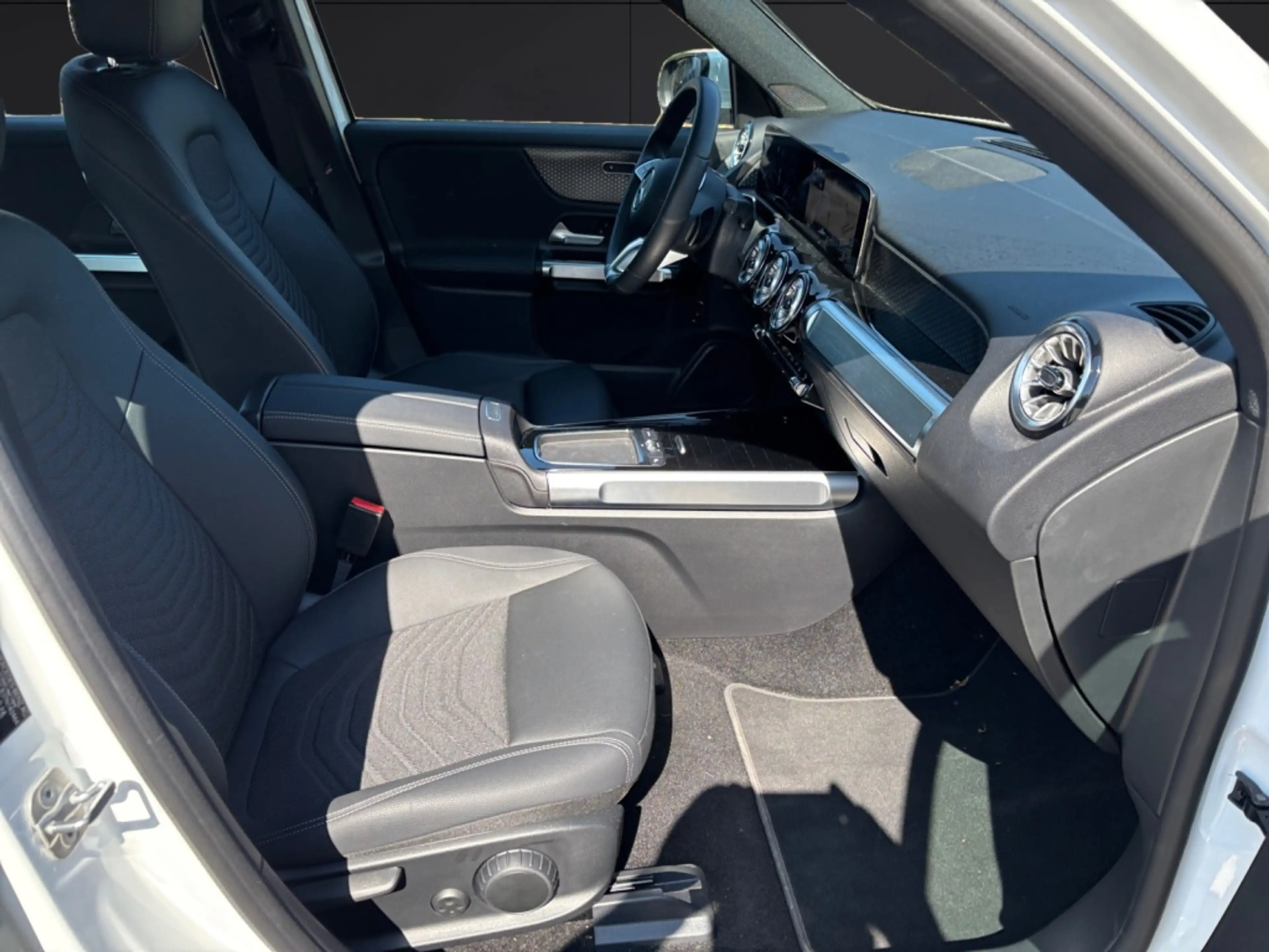 Mercedes-Benz EQB 250 + Progressive*Fahrassistenzpaket — photo 7