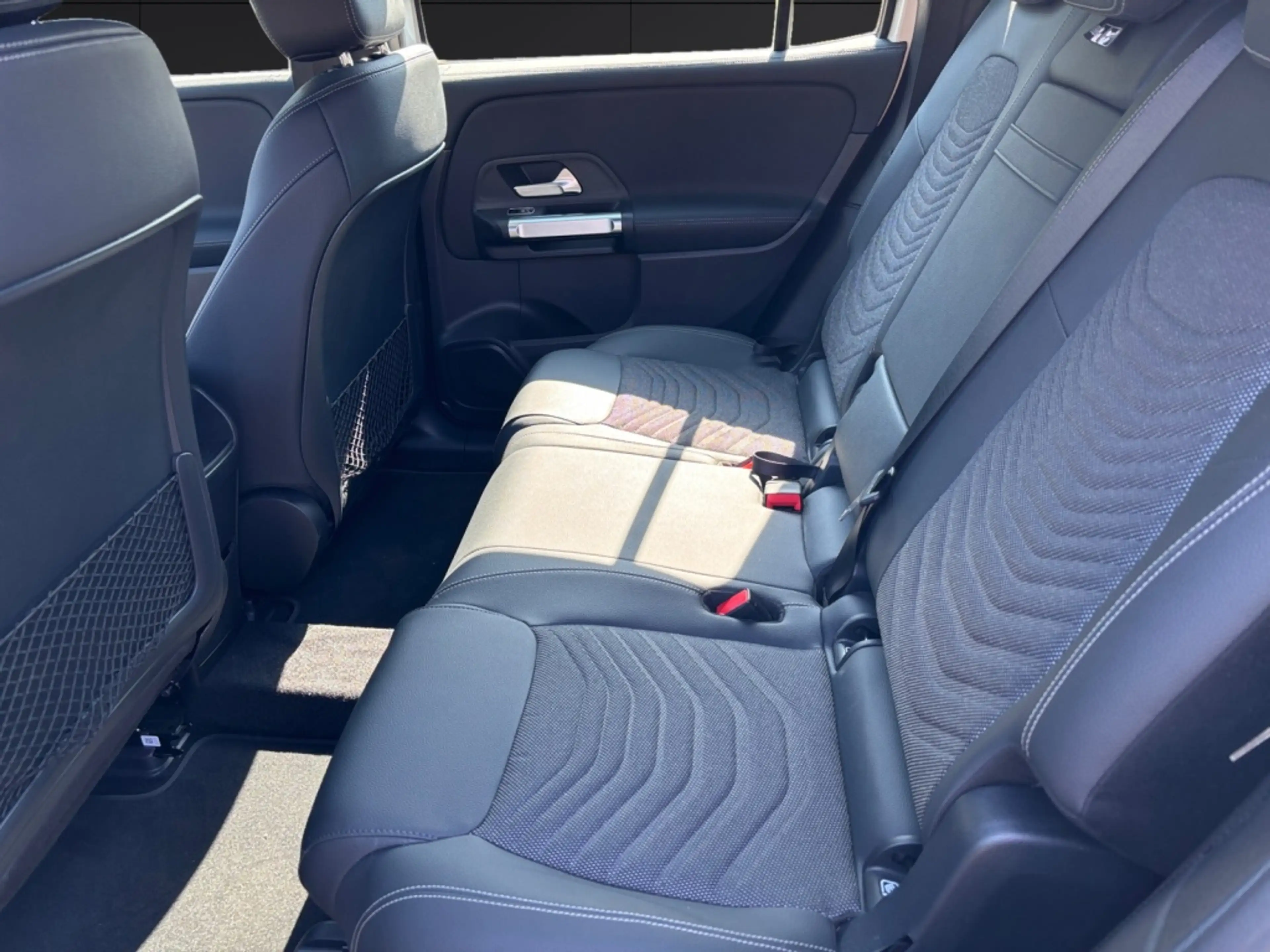 Mercedes-Benz EQB 250 + Progressive*Fahrassistenzpaket — photo 14