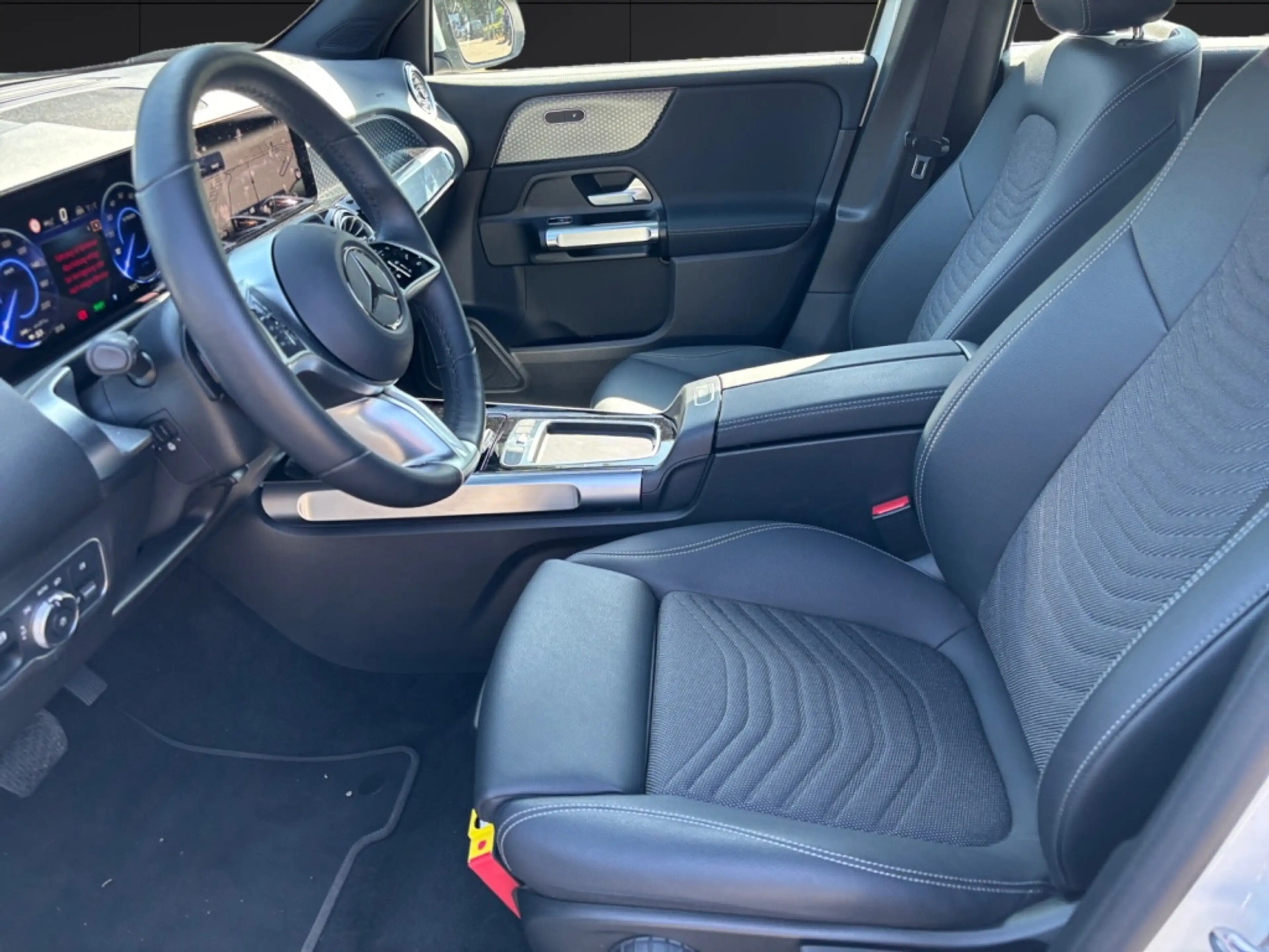 Mercedes-Benz EQB 250 + Progressive*Fahrassistenzpaket — photo 9