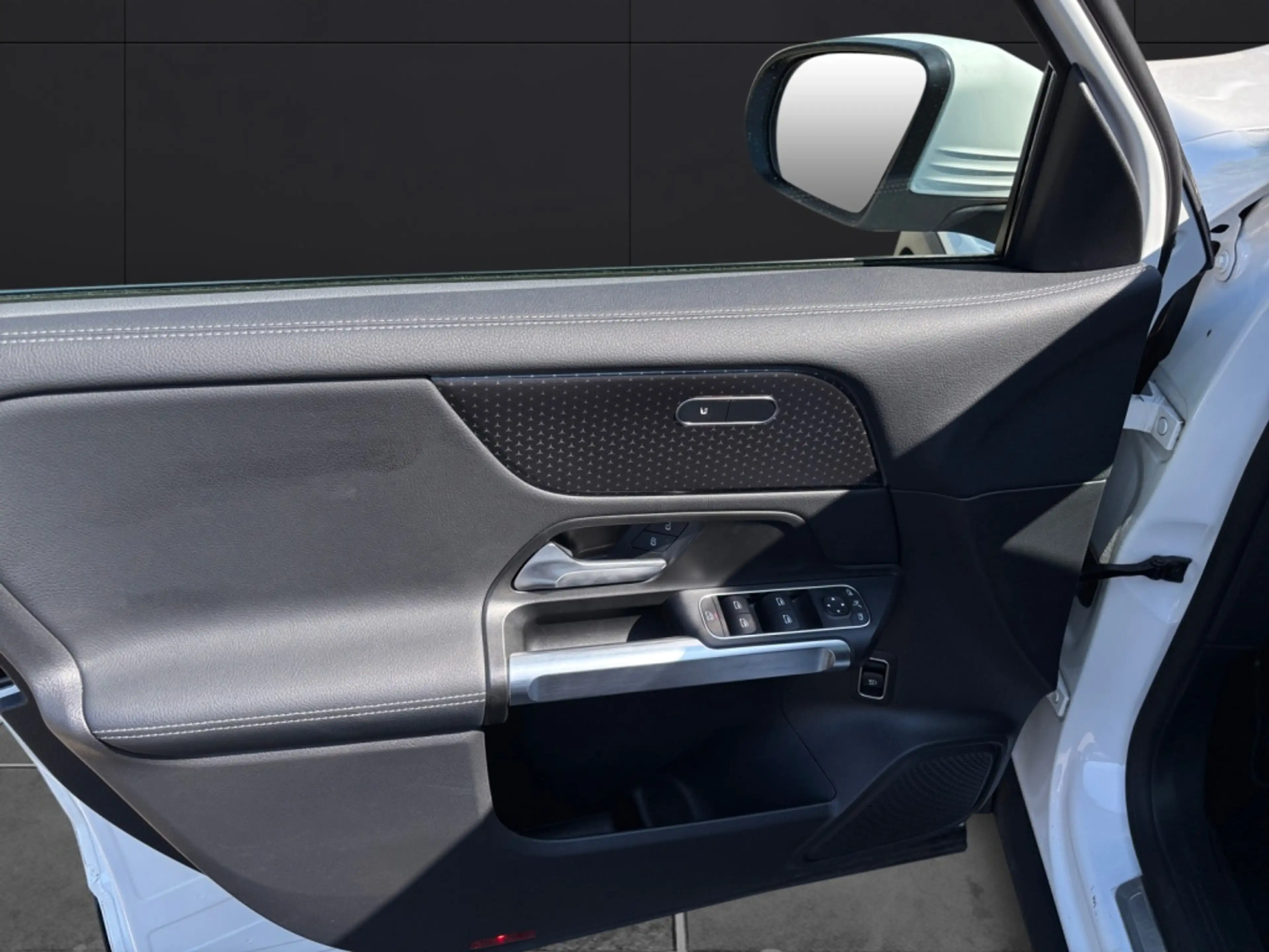 Mercedes-Benz EQB 250 + Progressive*Fahrassistenzpaket — photo 10