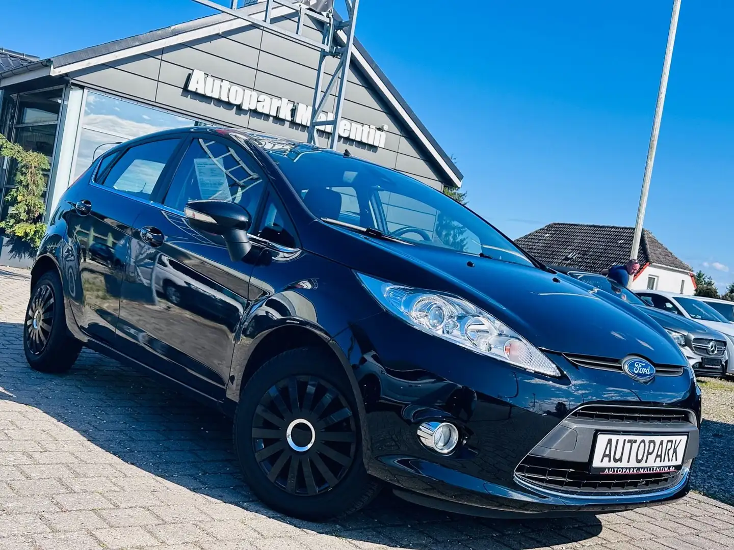 Ford Fiesta Titanium*1.HAND*MFL*PDC*SHZ*BC*82 PS* Schwarz - 1