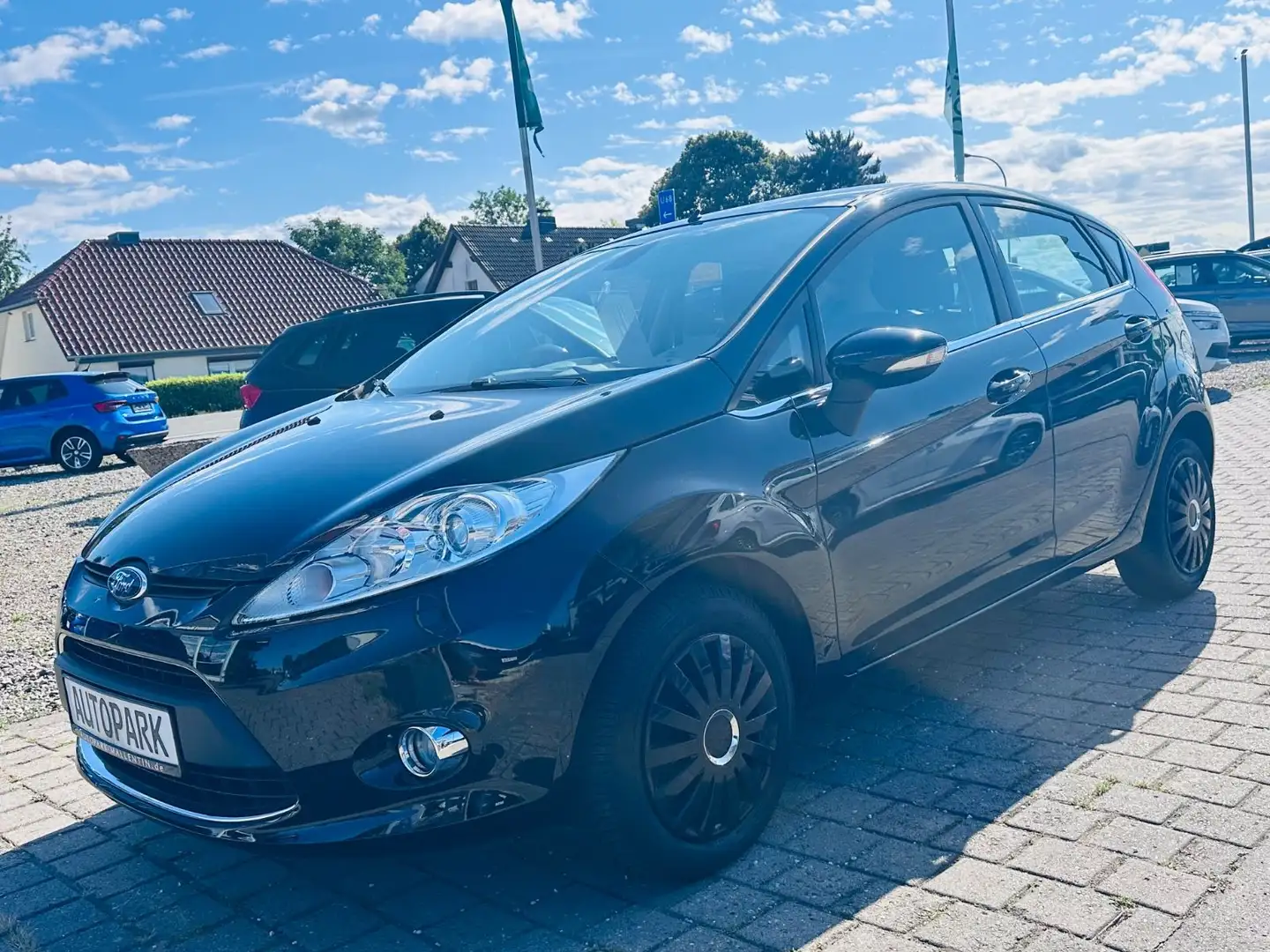 Ford Fiesta Titanium*1.HAND*MFL*PDC*SHZ*BC*82 PS* Schwarz - 2