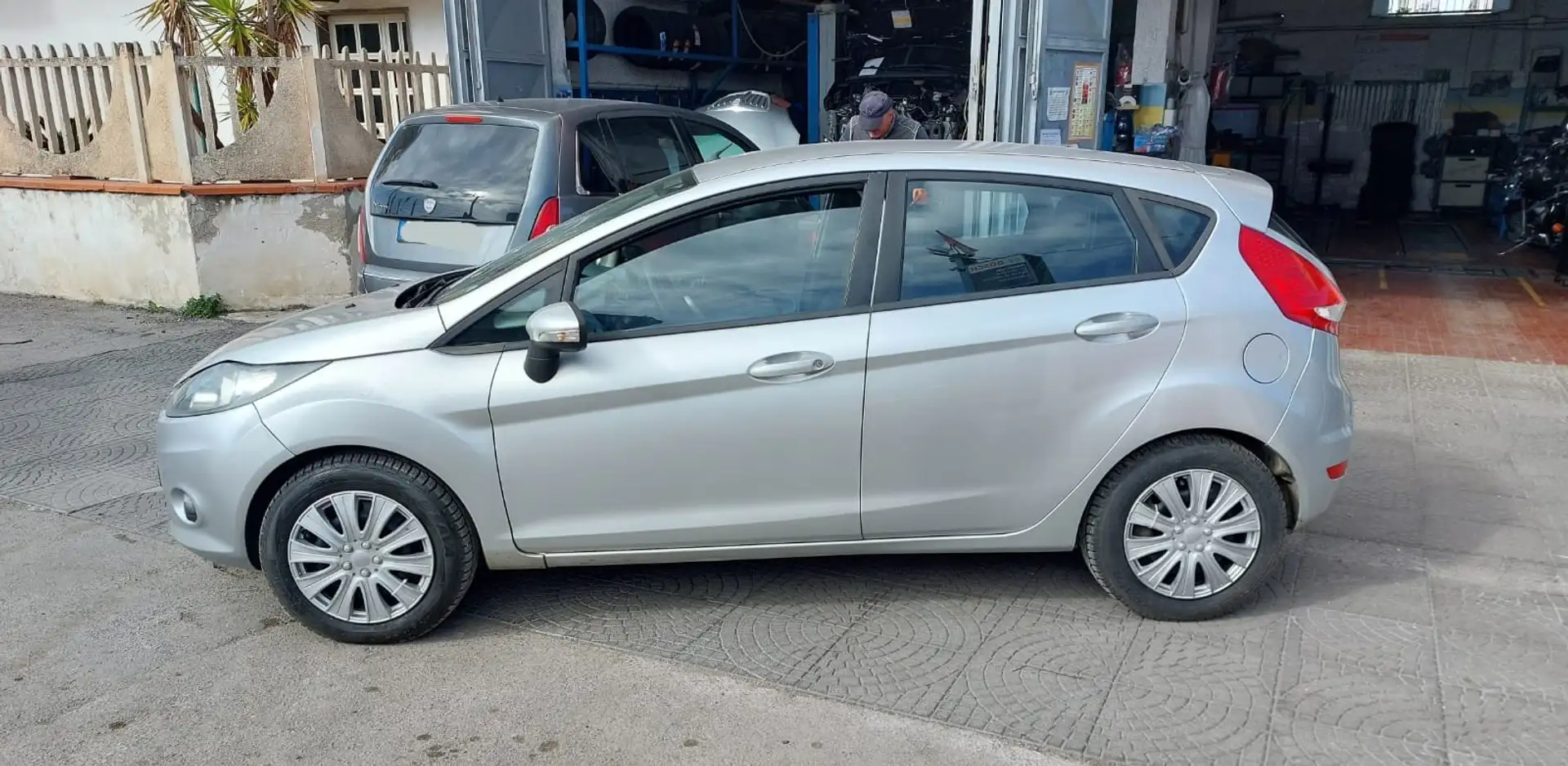 Ford Fiesta Fiesta 5p 1.2 16v + 82cv Grigio - 2