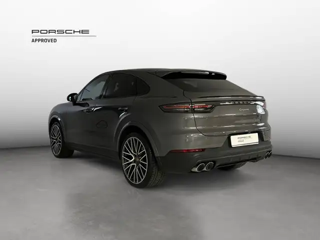Porsche Cayenne view 3