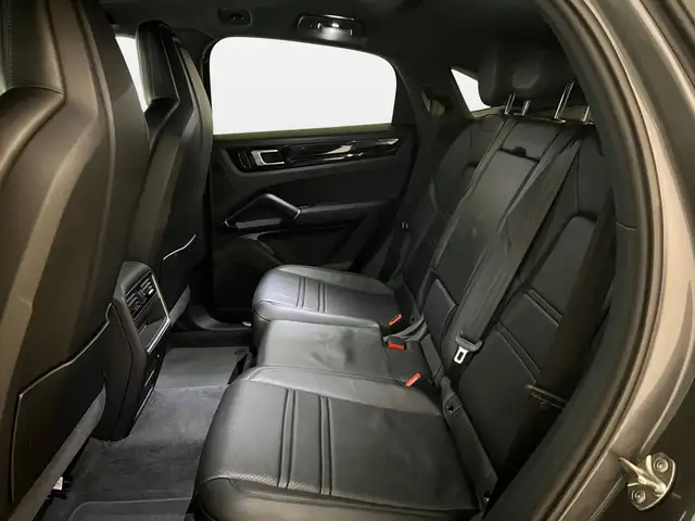 Porsche Cayenne view 15