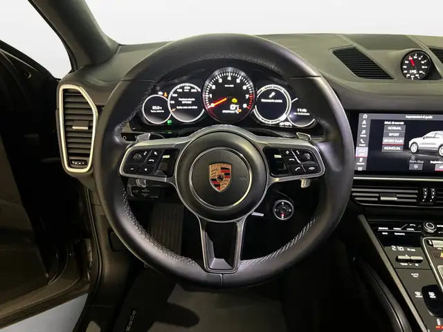 Porsche Cayenne view 12