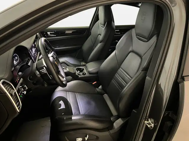 Porsche Cayenne view 13