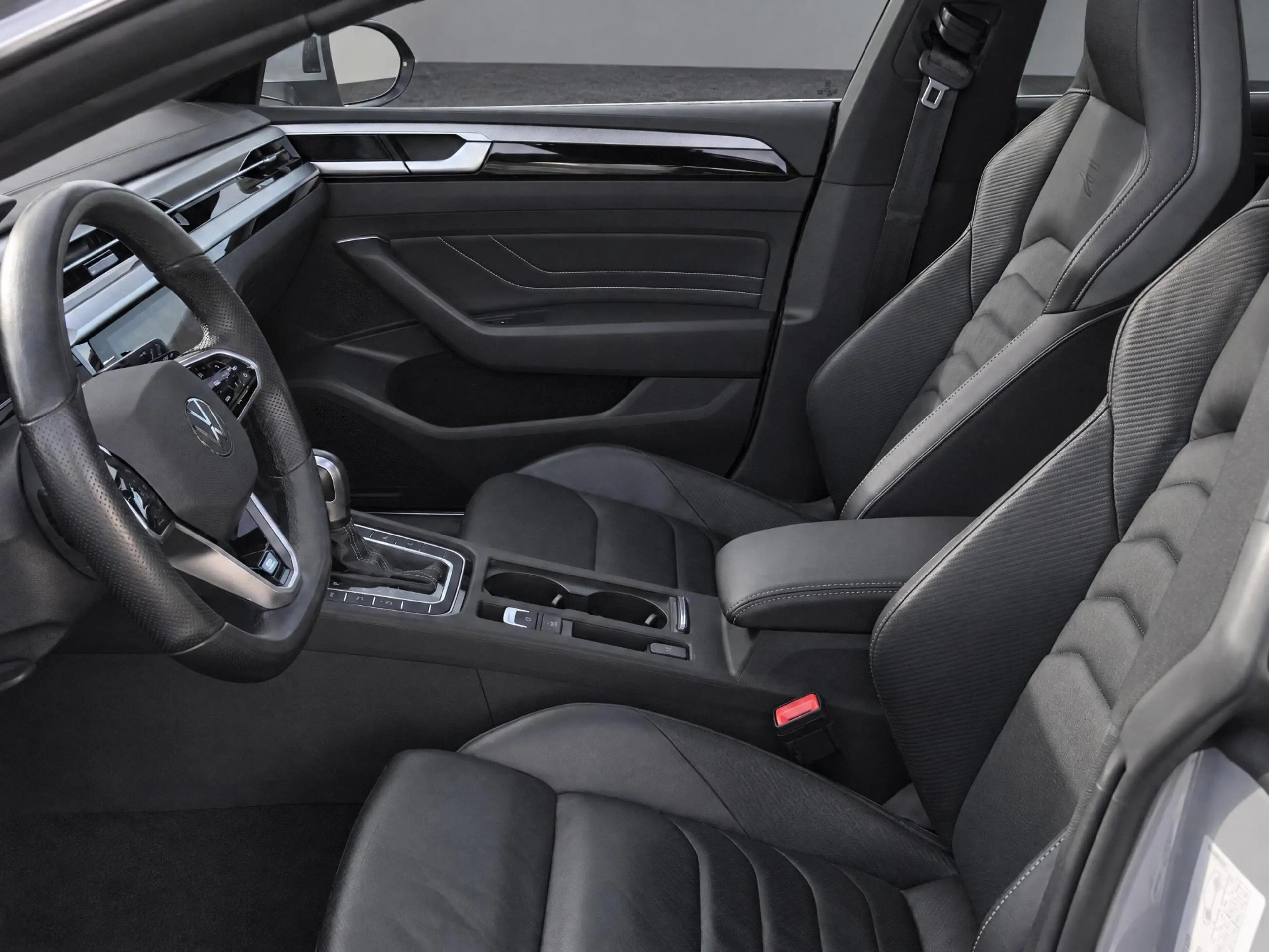 Volkswagen Arteon Shooting Brake 1.4TSIeHybrid 160kW/218PK R-Line · — photo 9