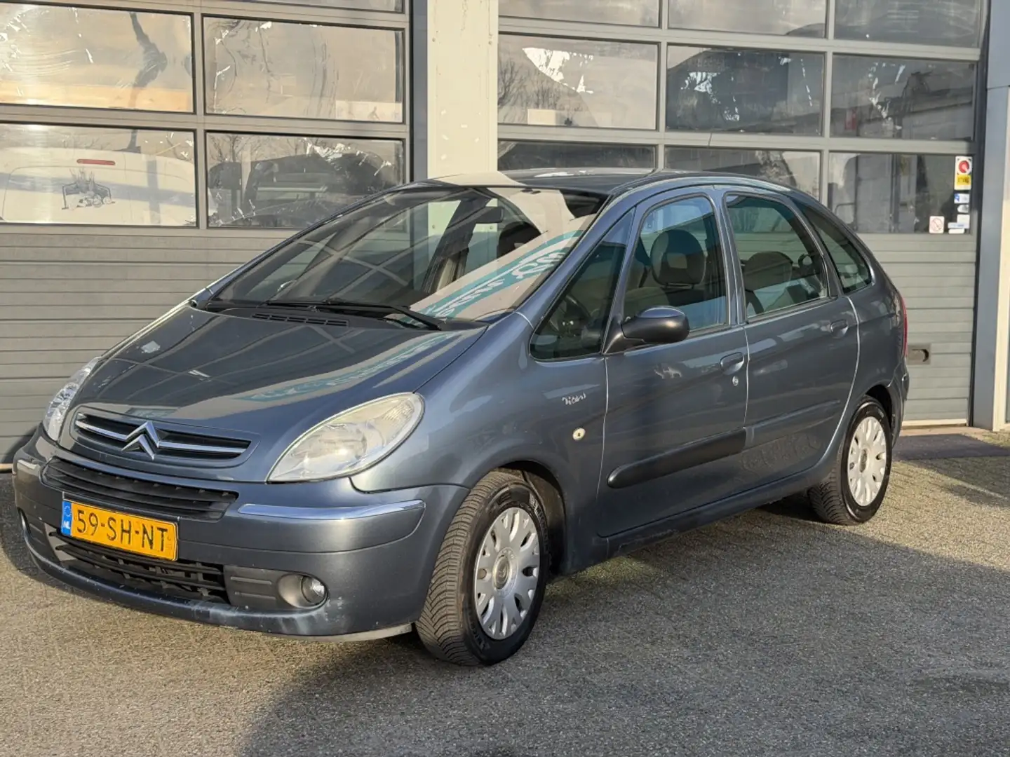 Citroen Xsara Picasso 2.0i-16V Attraction Gris - 2