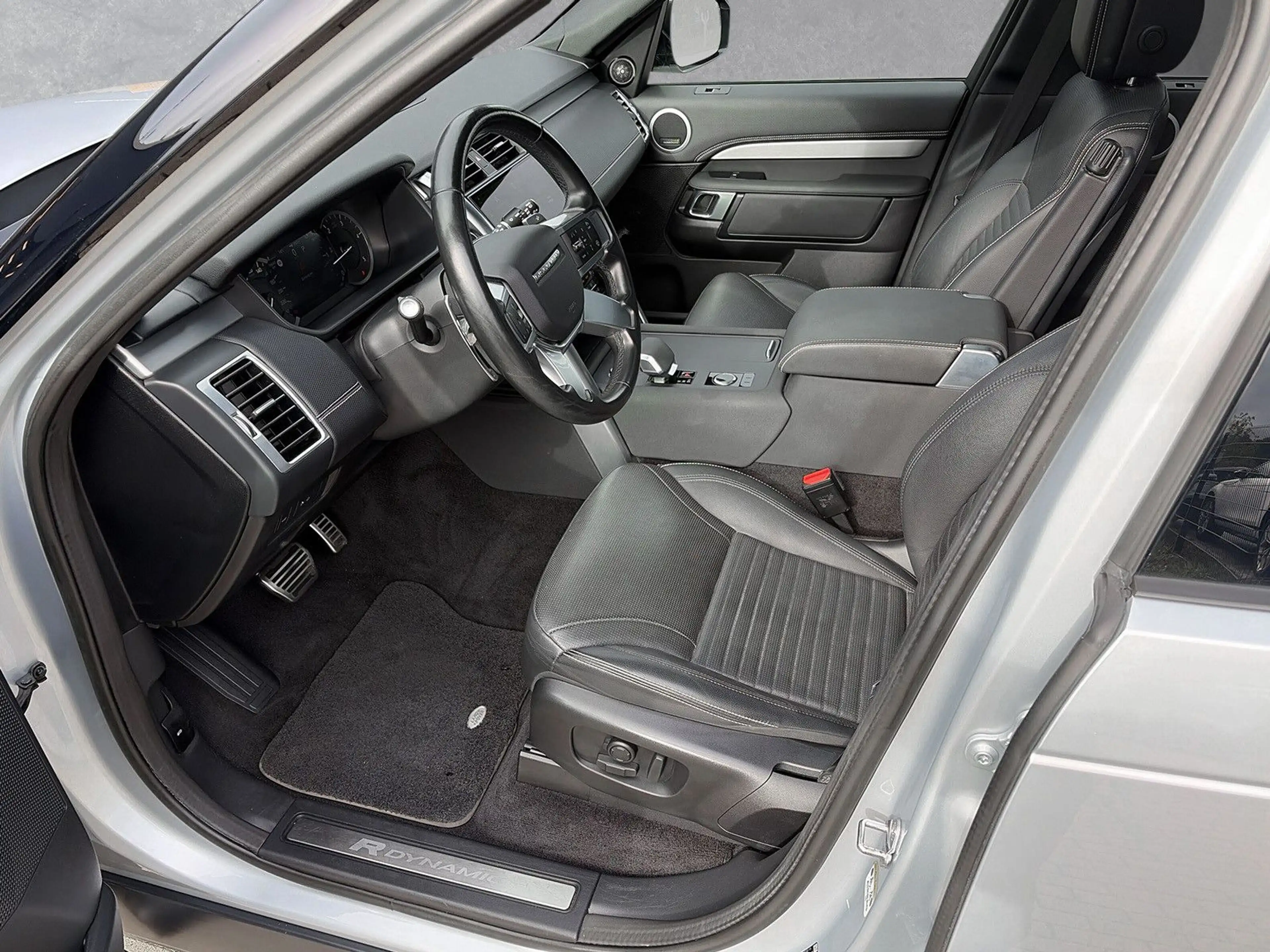 Land Rover Discovery D250 R-DYNAMIC SE AHK/Panorama — photo 13