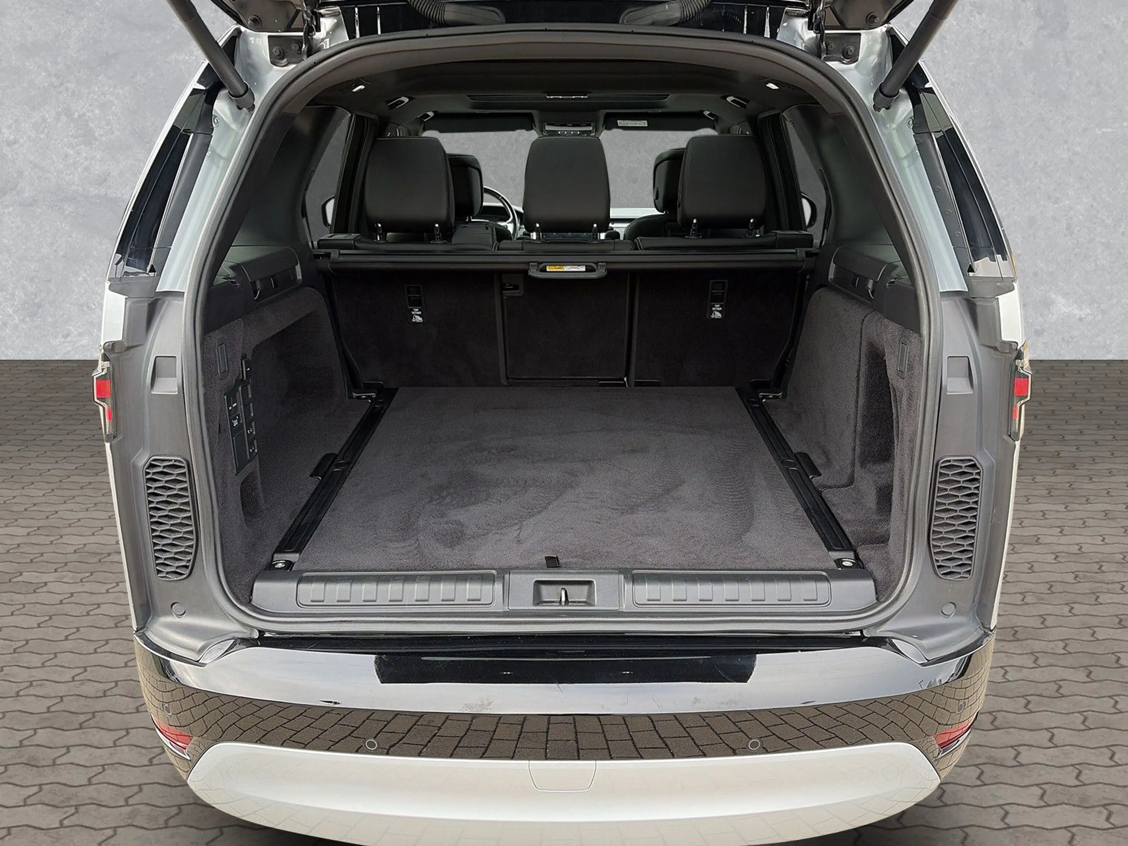 Land Rover Discovery D250 R-DYNAMIC SE AHK/Panorama — photo 15