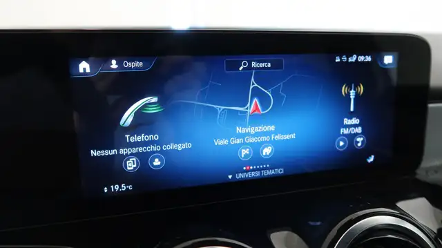 Mercedes-Benz GLB view 14