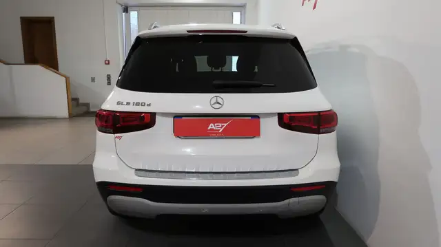 Mercedes-Benz GLB view 9