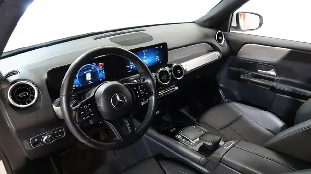 Mercedes-Benz GLB view 2