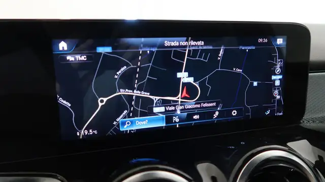 Mercedes-Benz GLB view 6