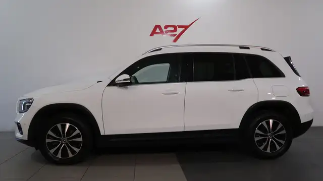 Mercedes-Benz GLB view 3