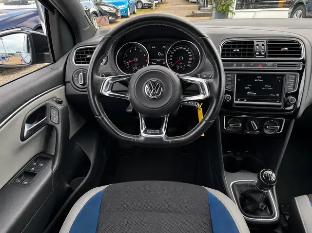 Volkswagen Polo view 12