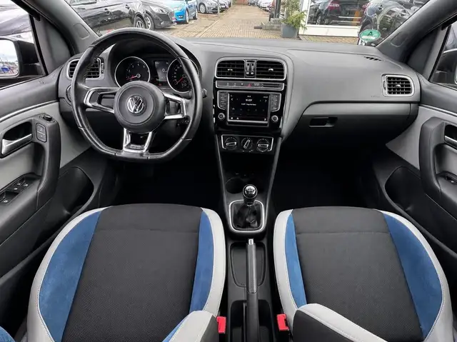 Volkswagen Polo view 11