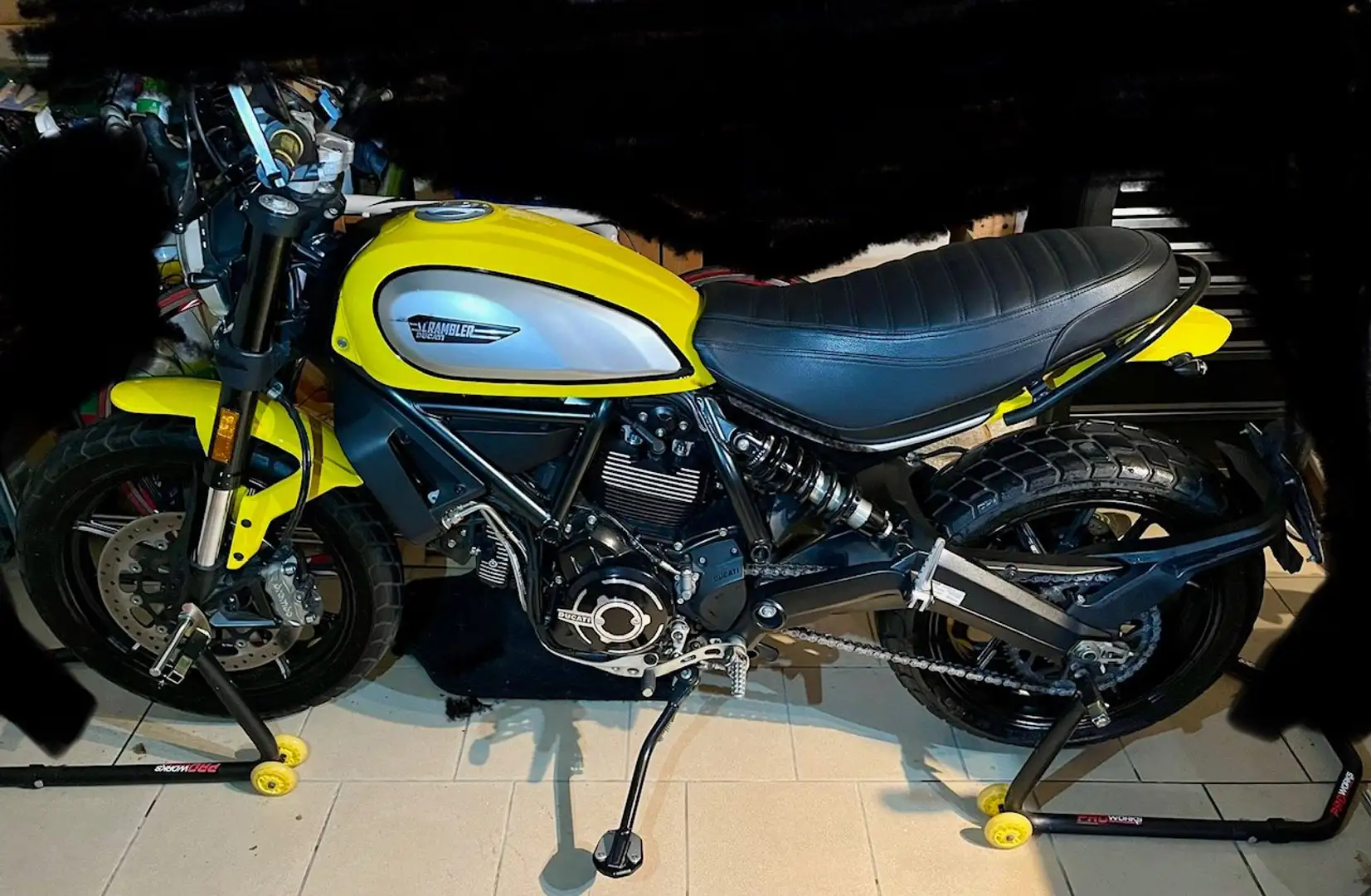 Ducati Scrambler icon yellow 800cc Giallo - 1