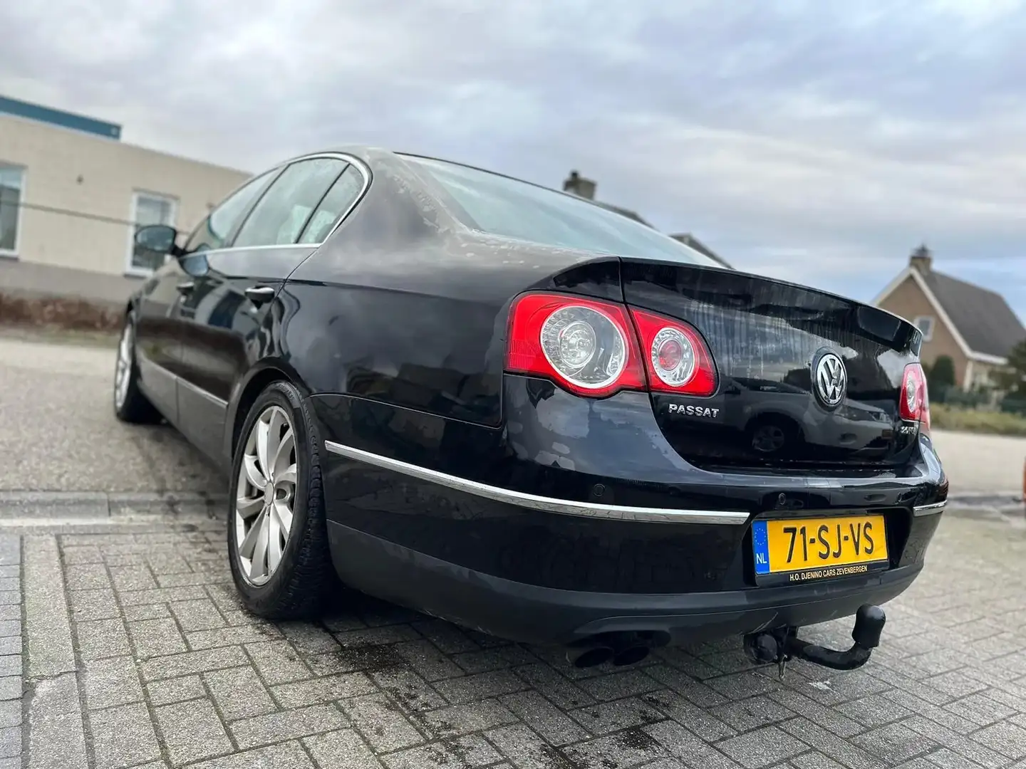 Volkswagen Passat 2.0 FSI Comfortline Czarny - 2