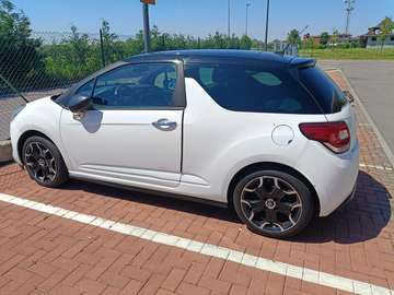 1.6 vti Just Black 120cv